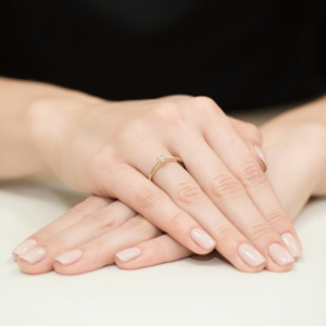 Pierścionek z Brylantem 0,15ct z żółtego złota próby 585. W-0367